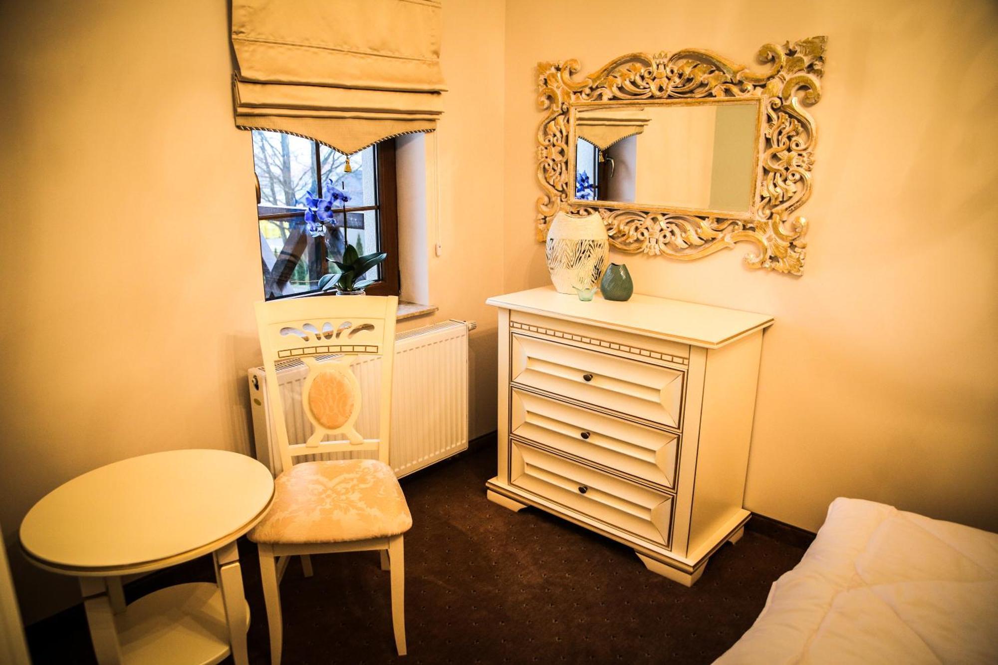 Krysztalowy Dworek Hotel Zbychowo Екстериор снимка